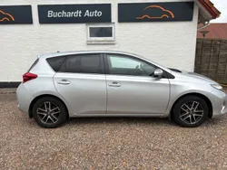 Silber Gebraucht 2015 Toyota Auris Comfort Limousine | 8.200 € (Superpreis)