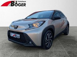 Ginger beige (4u9)/ black mica Gebraucht 2025 Toyota Aygo X SUV | 15.990 € (Fairer Preis)