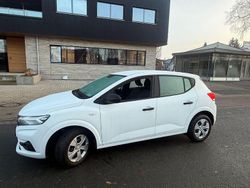 Weiß Gebraucht 2022 Dacia Sandero Essentiel Limousine | 10.192 € (Guter Preis)