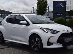 Weiß Gebraucht 2024 Toyota Yaris Hybrid Business Edition Limousine | 20.890 € (Superpreis)