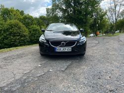 Schwarz Gebraucht 2019 Volvo V40 Momentum Kombi | 15.950 € (Fairer Preis)