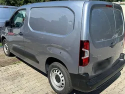 Grau Gebraucht 2024 Citroën Berlingo Van / Kleinbus | 15.450 €