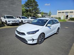 Weiß Gebraucht 2024 Kia Ceed Sportswagon Spirit Kombi | 26.390 € (Guter Preis)