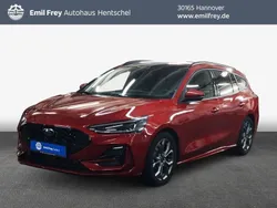 Fantasticrot metallic Gebraucht 2023 Ford Focus ST-Line Kombi | 23.500 € (Guter Preis)