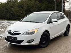 Weiß Gebraucht 2011 Opel Astra Design Edition Limousine | 1.990 € (Superpreis)
