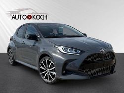Grau Neu 2025 Toyota Yaris Hybrid Sport Limousine | 32.290 € (Etwas zu teuer)
