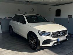 Weiß Gebraucht 2019 Mercedes GLC200 AMG line SUV | 35.600 € (Etwas zu teuer)