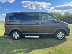 Braun Gebraucht 2015 VW T6 Trendline Van | 29.899 € (Guter Preis)