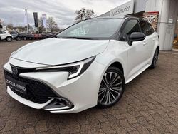 Weiß Gebraucht 2024 Toyota Corolla Basis Limousine | 30.990 € (Teuer)