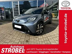 Celestite grey metallic/ dach Gebraucht 2024 Toyota Aygo X-plore Kleinwagen | 19.880 € (Etwas zu teuer)