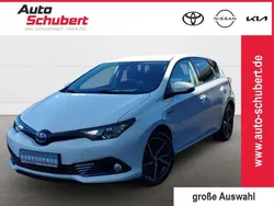Weiss Gebraucht 2018 Toyota Auris Hybrid Team Limousine | 16.980 € (Fairer Preis)