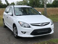 Weiß Gebraucht 2010 Hyundai i30 Classic Kombi | 1.999 € (Guter Preis)