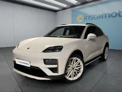 Weiß Gebraucht 2025 Porsche Macan Turbo SUV | 131.899 € (Etwas zu teuer)