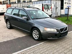 Grau Gebraucht 2008 Volvo V70 Momentum Kombi | 3.888 €