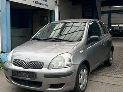 Grau Gebraucht 2005 Toyota Yaris Limousine | 2.450 € (Fairer Preis)