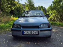 Blau Gebraucht 1989 Opel Kadett Limousine | 4.999 €