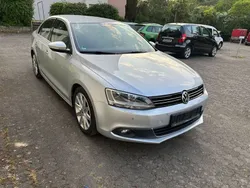 Silber Gebraucht 2012 VW Jetta Highline Limousine | 7.790 € (Fairer Preis)