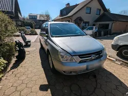 Silber Gebraucht 2007 Kia Carnival EX Van / Kleinbus | 8.900 €