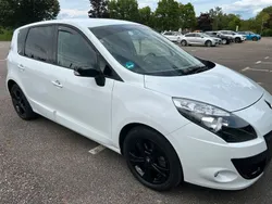 Weiß Gebraucht 2011 Renault Scénic III Expression Van / Kleinbus | 6.499 € (Teuer)