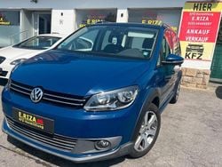 Blau Gebraucht 2011 VW Touran Cross Van / Kleinbus | 6.999 € (Guter Preis)