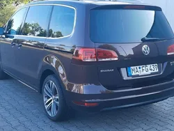 Rot Gebraucht 2017 VW Sharan Highline Van / Kleinbus | 28.500 € (Fairer Preis)