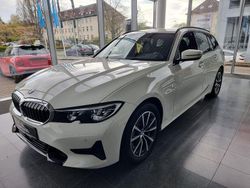 Weiß Gebraucht 2021 BMW 320 Sport Line Kombi | 28.499 € (Fairer Preis)