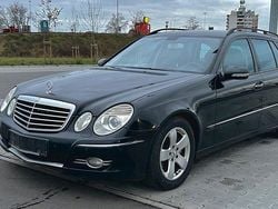 Schwarz Gebraucht 2006 Mercedes E320 Avantgarde Kombi | 2.800 € (Fairer Preis)