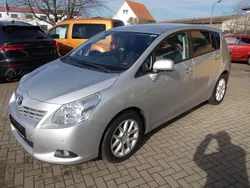 Silber Gebraucht 2012 Toyota Verso Travel Van / Kleinbus | 8.995 € (Fairer Preis)