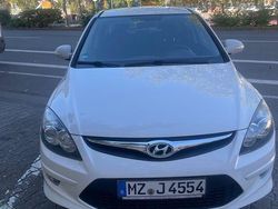 Weiß Gebraucht 2011 Hyundai i30 Edition Kombi | 3.900 € (Teuer)