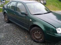 Grün Gebraucht 1999 VW Bora Limousine | 1.600 € (Fairer Preis)