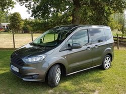 Grau Gebraucht 2018 Ford Tourneo Courier Trend Van / Kleinbus | 11.950 € (Fairer Preis)