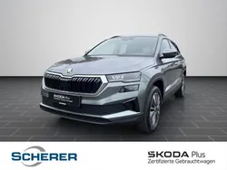 Graphitegrau metallic (metallic) Gebraucht 2023 Skoda Karoq Style SUV | 29.100 € (Guter Preis)