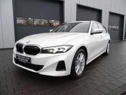 Weiß Gebraucht 2023 BMW 318 Kombi | 26.990 € (Guter Preis)