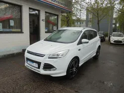Weiß Gebraucht 2015 Ford Kuga Individual SUV | 10.950 € (Guter Preis)