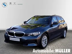 Grau Gebraucht 2020 BMW 320 Advantage Kombi | 27.350 € (Etwas zu teuer)