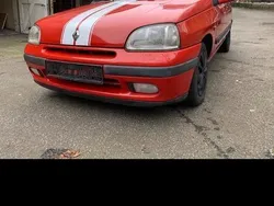 Rot Gebraucht 1998 Renault Clio II Kleinwagen | 1.200 € (Etwas zu teuer)