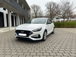 Weiß Gebraucht 2021 Hyundai i30 Edition 30 Limousine | 15.590 € (Fairer Preis)
