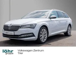 Moonweiss metallic met. moonweiss metallic met. Gebraucht 2023 Skoda Superb Style Kombi | 31.980 € (Fairer Preis)