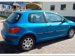 Blau Gebraucht 2001 Peugeot 307 Kleinwagen | 750 €