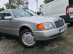 Silber Gebraucht 1995 Mercedes C180 Elegance Limousine | 3.990 €