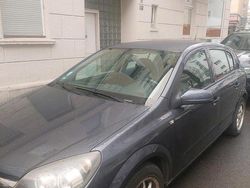 Grau Gebraucht 2007 Opel Astra Limousine | 1.300 € (Superpreis)