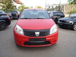 Rot Gebraucht 2009 Dacia Sandero Basis Kleinwagen | 790 € (Superpreis)