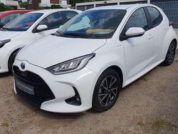 Weiß Gebraucht 2023 Toyota Yaris Hybrid Team | 23.640 € (Guter Preis)
