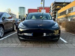 Schwarz Gebraucht 2024 Tesla Model Y SUV | 45.500 € (Teuer)