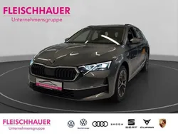 Graphitegrau metallic Gebraucht 2024 Skoda Octavia Selection Kombi | 31.770 € (Superpreis)