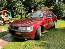 Rot Gebraucht 1996 Opel Vectra Limousine | 1.299 € (Fairer Preis)