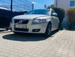 Rot Gebraucht 2010 Volvo V50 Business Edition Kombi | 6.850 € (Etwas zu teuer)