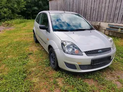 Silber Gebraucht 2007 Ford Fiesta Kleinwagen | 999 € (Guter Preis)
