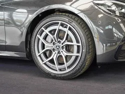 Grau Gebraucht 2023 Mercedes E220 AMG line Kombi | 41.900 € (Etwas zu teuer)