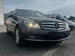 Grau Gebraucht 2009 Mercedes 220 Avantgarde Kombi | 4.700 €